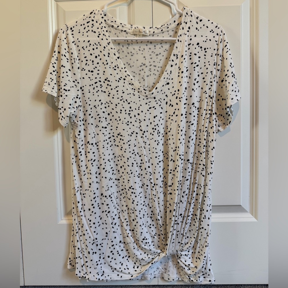 Nine Britton Black and White Speckled Short Sleeve Top
